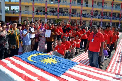 SG01_13092012_BENDERA