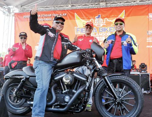 SG01_13112016_BIKER