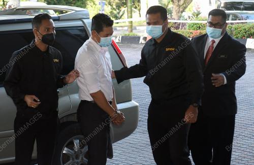 BEKAS KETUA PENOLONG PEGAWAI DAERAH DIDAKWA SPRM