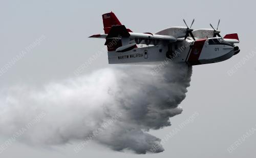 PESAWAT BOMBARDIER CL-415 MILIK APMM