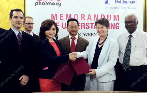 SG01_18022014_SIGNING