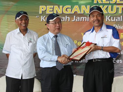 TAN SERI BERNARD DOMPOK