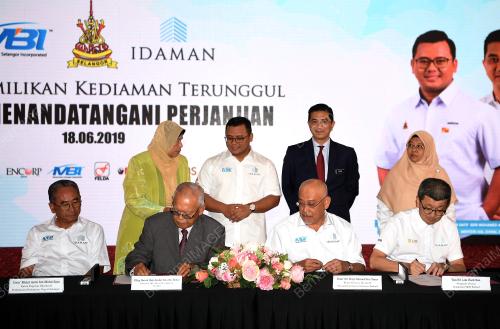 AMIRUDIN SHARI