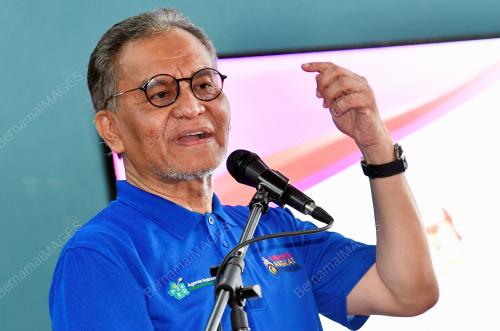 DATUK SERI DR DZULKEFLY AHMAD