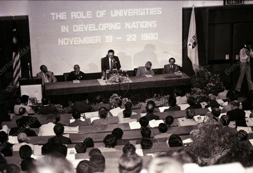 SEMINAR PERANAN UNIVERSITI