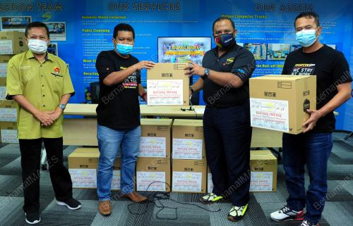 MAJLIS PENYERAHAN KOTAQ INFAQ WARGA KDEB WASTE MANAGEMENT