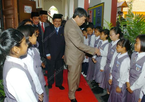 SULTAN SHARAFUDDIN IDRIS SHAH