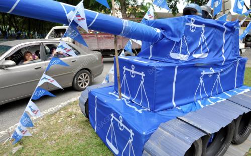 SG01_19042013_BENDERA