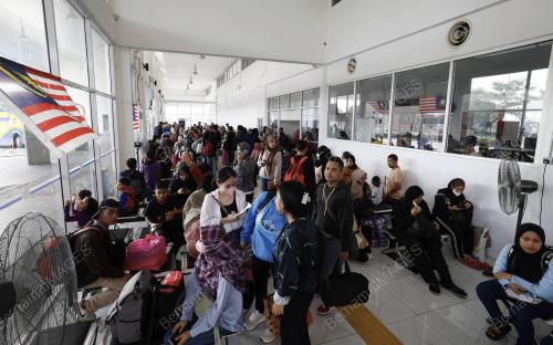 WARGA KOTA PULANG KE KAMPUNG