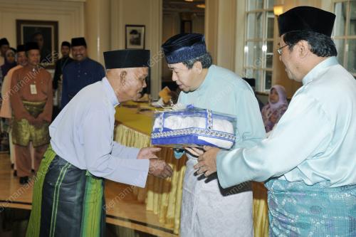SULTAN SHARAFUDDIN IDRIS SHAH