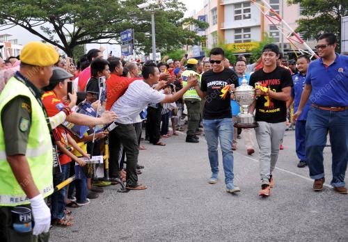 SG01_19122015_PIALA