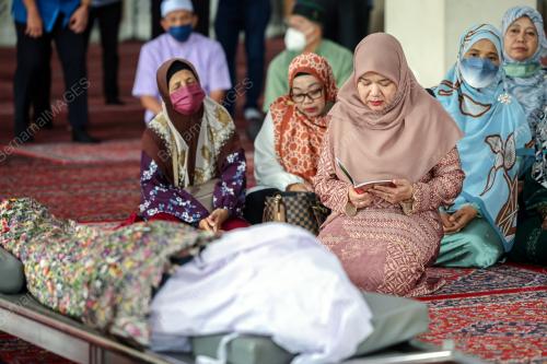 FADHLINA SIDEK
