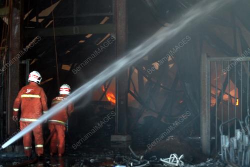 KILANG TERBAKAR