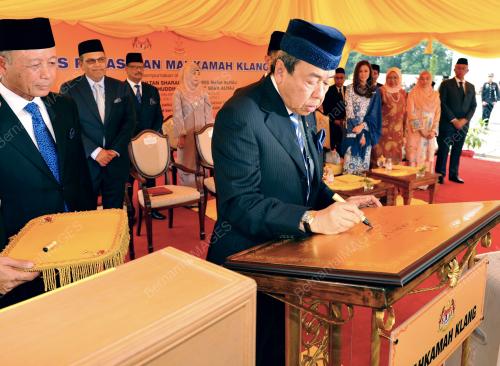 SG01_20102016_SULTAN_MAHKAMAH
