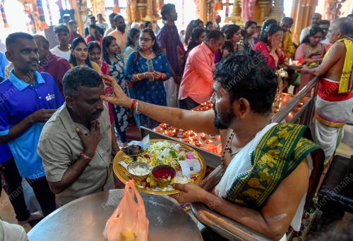 TINJAUAN SAMBUTAN HARI DEEPAVALI