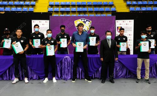 MAJLIS MEMPERKENALKAN KETUA JURULATIH DAN PEMAIN UiTM FC 2021