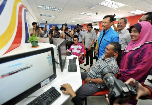 DATUK SERI AHMAD SHABERY CHEEK