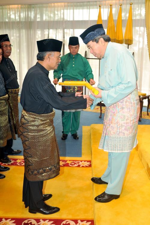 SG01_21022013_SULTAN_HAKIM