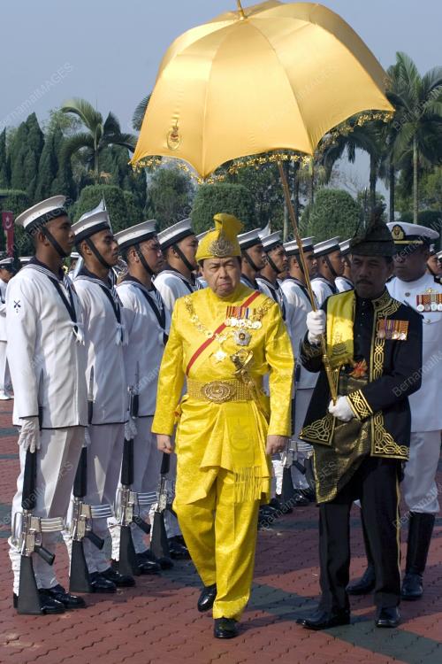 SULTAN SHARAFUDDIN IDRIS SHAH