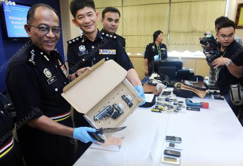 SG01_21102013_MENYAMAR_POLIS
