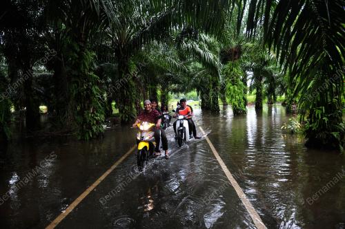 BANJIR KILAT DI KAMPUNG PARIT MAHANG