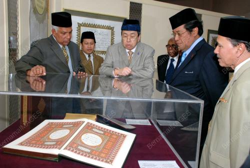 SULTAN SHARAFUDDIN IDRIS SHAH