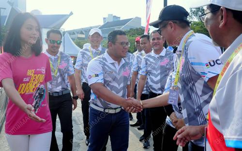 AMIRUDIN SHARI