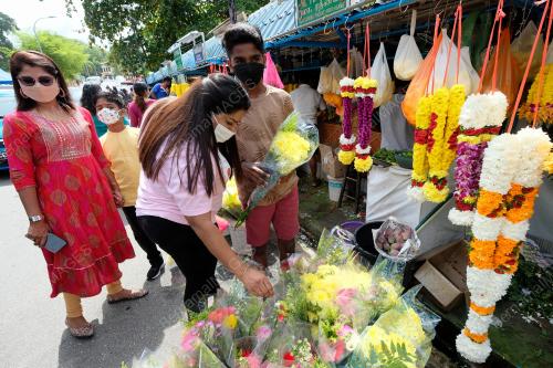 PERSIAPAN TERAKHIR PERAYAAN DEEPAVALI