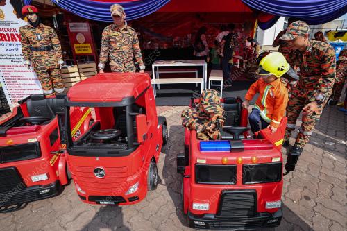 PAMERAN ASET PERTAHANAN DAN AGENSI BERUNIFORM NEGARA