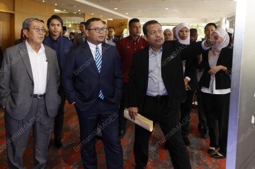 DATUK SERI AMIRUDIN SHARI