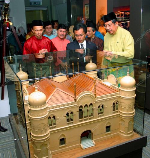 MOHD SHAFIE APDAL