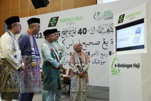DATUK MOHD NA'IM MOKHTAR