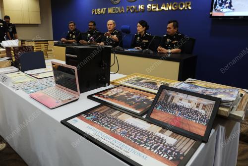 SG01_26072012_PC_POLIS