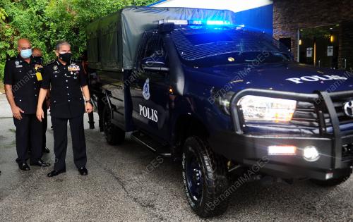 PENYERAHAN KENDERAAN PASUKAN TOYOTA HILUX GS CARGO