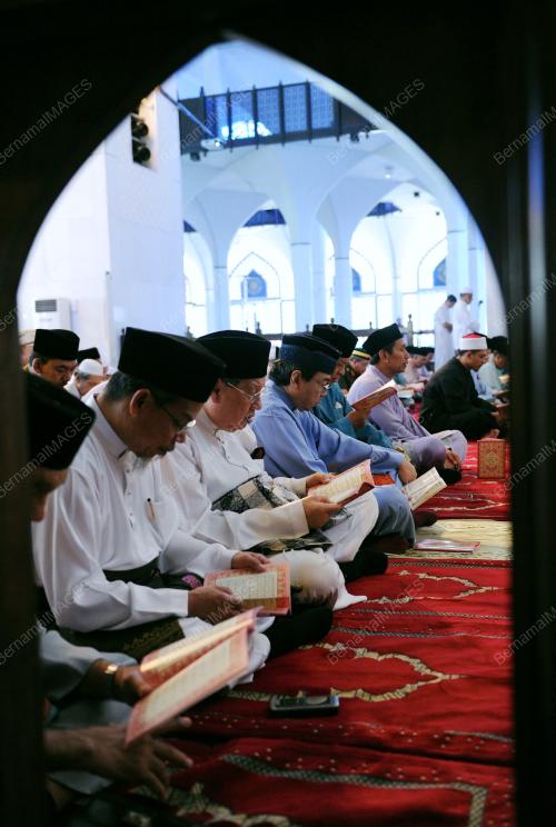 SULTAN SHARAFUDDIN IDRIS SHAH
