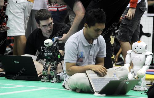 SG01_27082013_ROBOWORLD