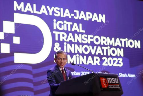 FAHMI FADZIL