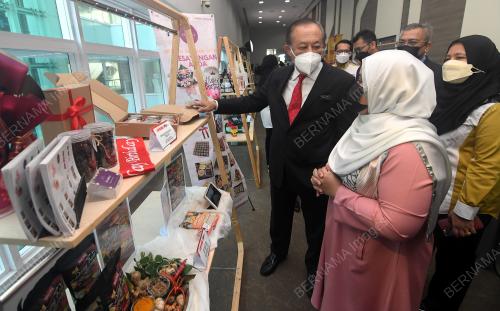 DATUK MAHMUD ABAS