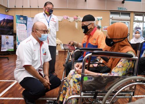 DATUK DR SHAARI NGADIMAN