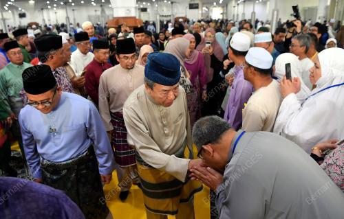 SULTAN SHARAFUDDIN IDRIS SHAH