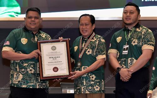 DATUK SERI AHMAD MASLAN