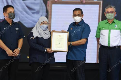 DATUK SERI TAKIYUDDIN HASSAN