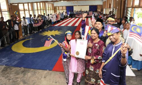 SG01_30082012_BENDERA_BESAR