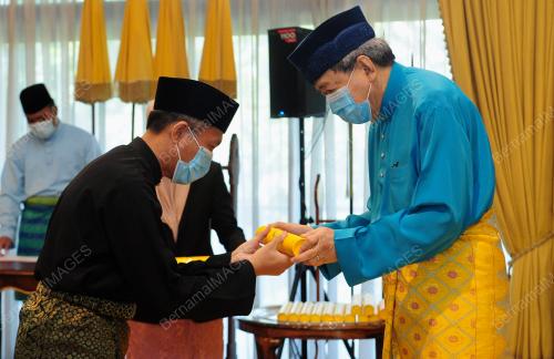 SULTAN SHARAFUDDIN IDRIS SHAH