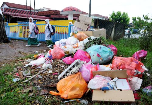 SG01_31012012_BUANG_SAMPAH