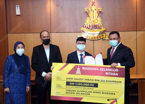 DATUK SERI AMIRUDIN SHARI