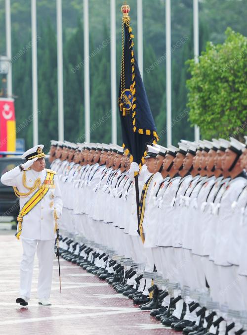 SULTAN SHARAFUDDIN IDRIS SHAH