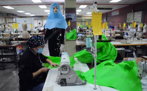 PENGHASILAN PPE DARI SUKARELAWAN UITM (COVID-19)