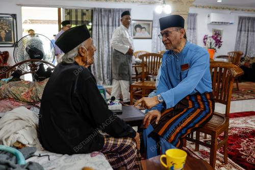DATUK SERI DR DZULKEFLY AHMAD
