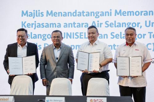 DATUK SERI AMIRUDIN SHARI